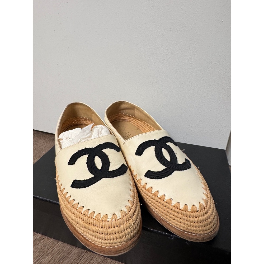 Chanel Raffia Espadrilles Loafers Beige Woven CC Logo Flats Made in Spain 37 - Picture 2 of 6